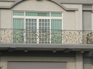 舊屋翻修整新-藝術鍛造陽台欄杆設計安裝